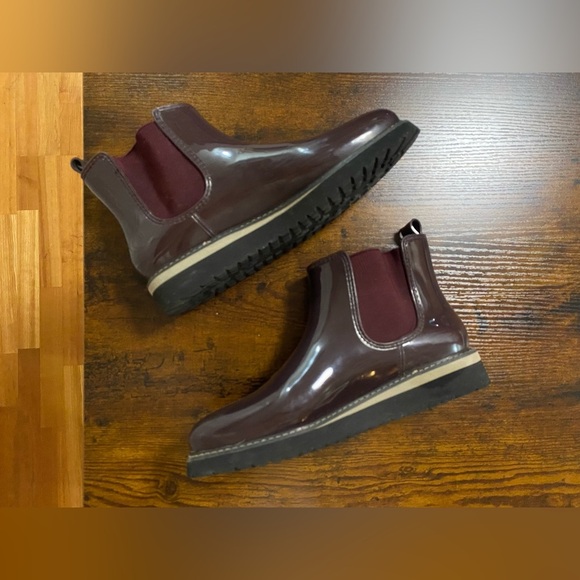 *SOLD*
Cougar | Plum Kensington Rain Ankle Boots | Size 9 - Picture 4 of 6